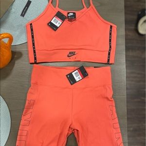Brand new women’s Nike workout set Large